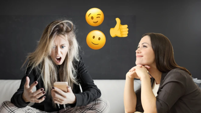 Dvě ženy s emojím palce nahoru ukazující komunikaci