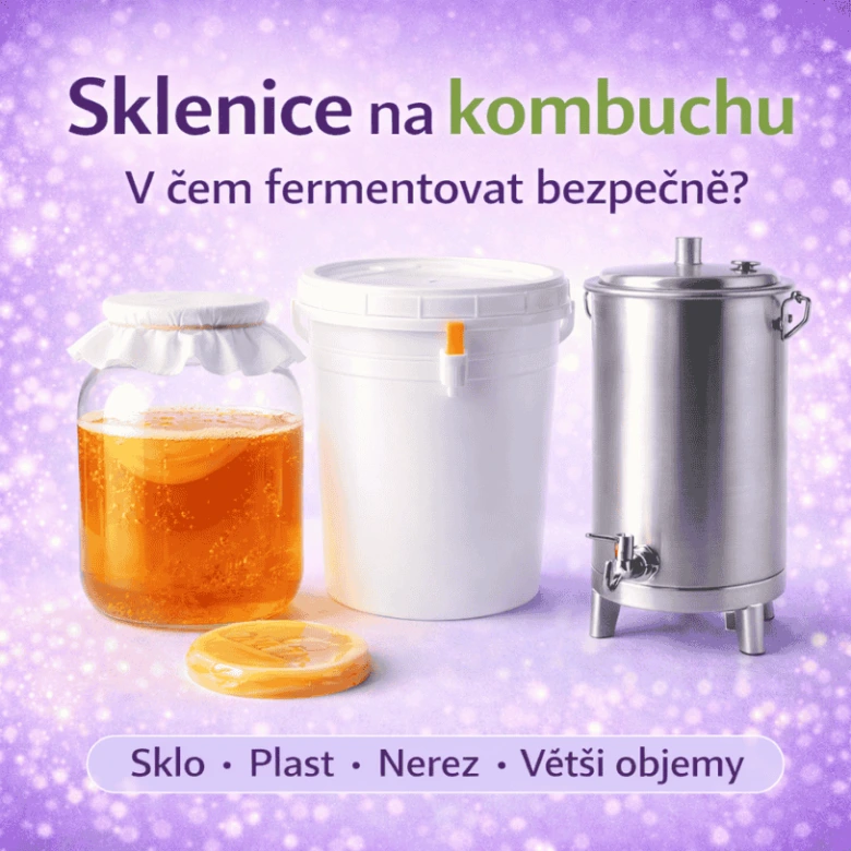 Sklenice, plastová kbelík i nerezový hrnec na vaření kombuchy.