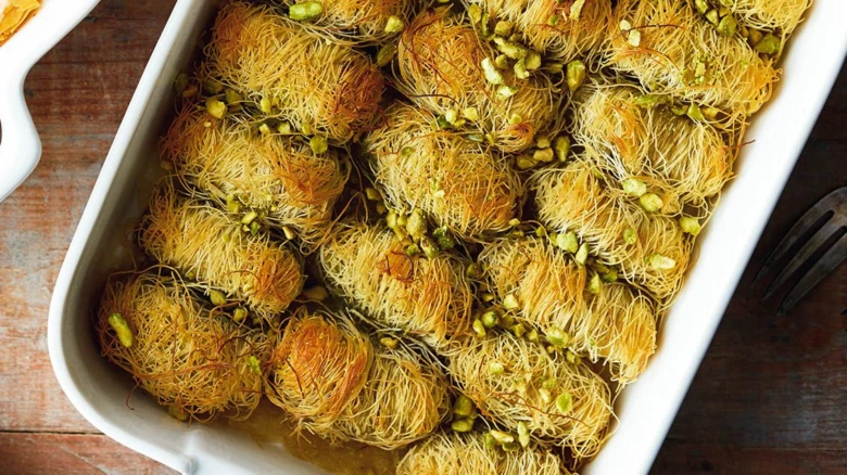 Baked kadaif dessert with pistachios