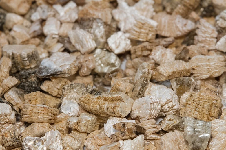 Vermiculite flakes